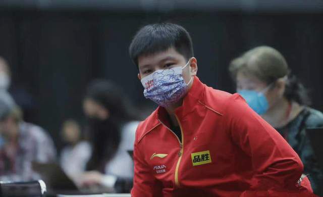 叶辰眼见丹成，心中松了口气的同时，连忙将这些丹药捧在手心。